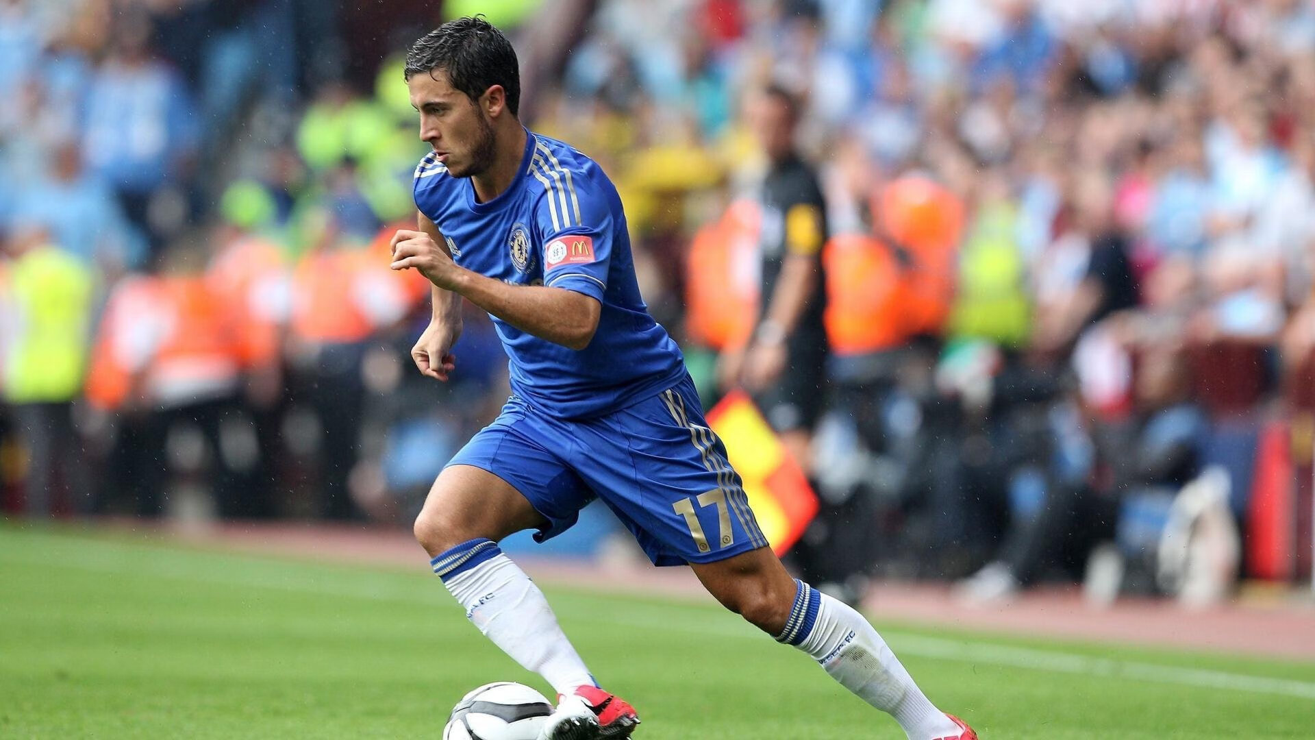 快攻反击节奏快，防守布局冷静，快攻防守人犯规