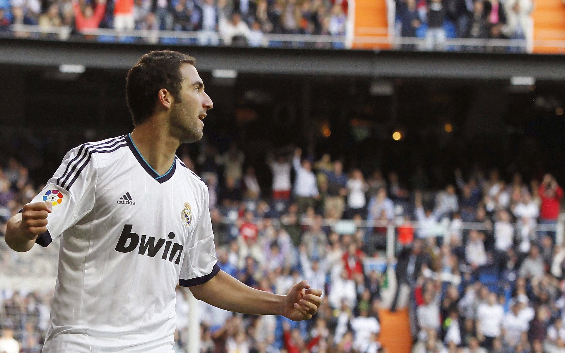 李恩:凭借出色的球场视野,他成为全黑队进攻中不可忽视的力量