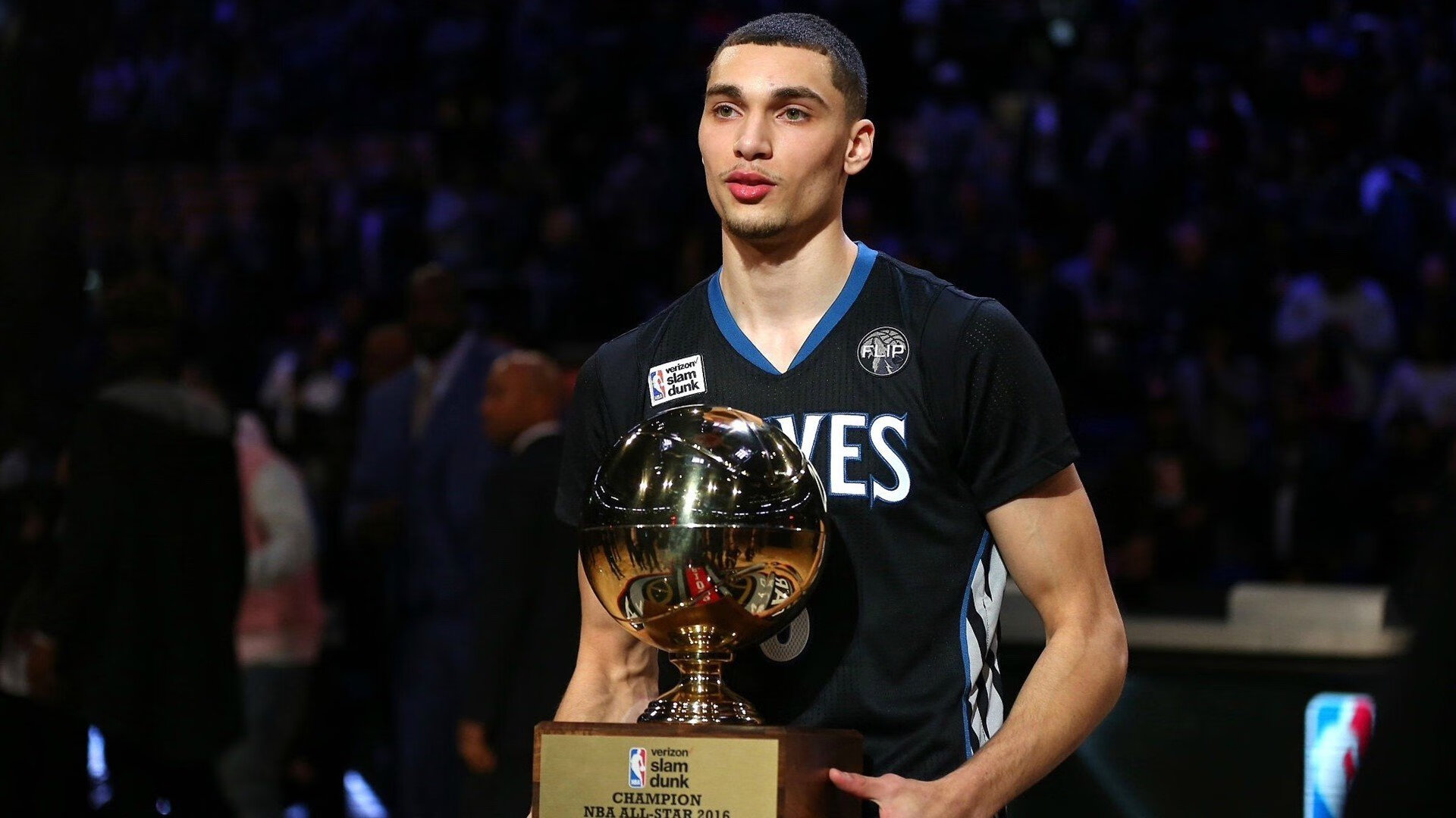 《英雄联盟》官方宣布2025年度全球巡回赛日程，2022年英雄联盟全球总决赛举办地