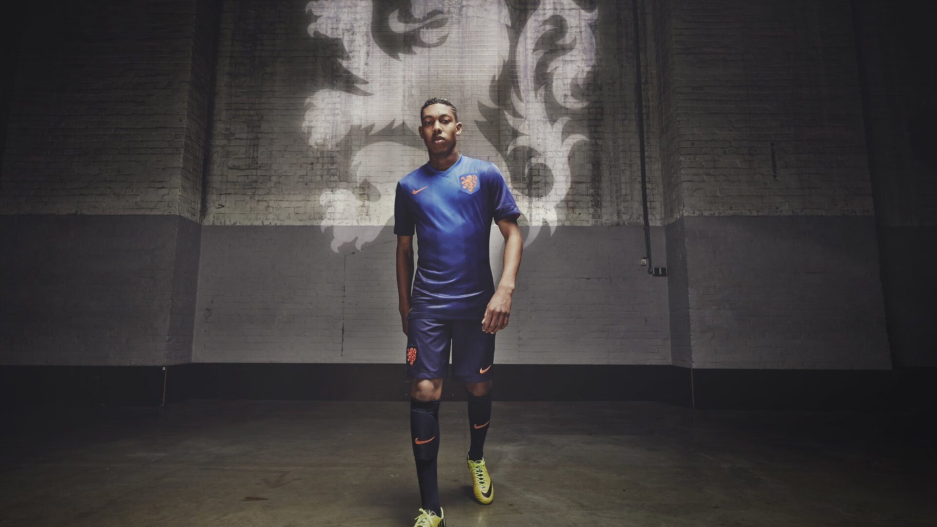 英超散发的激情:每一次拼抢都令人心潮澎湃,英超精彩